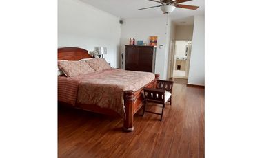 SE VENDE TERRENO EN SAN FRANCISCO CON DOS CASAS