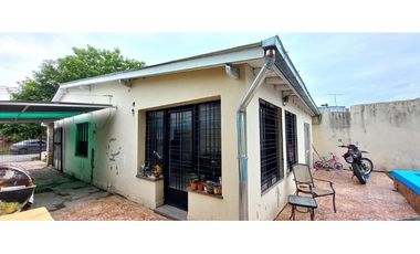 venta casa 3 amb con pileta  paso del rey