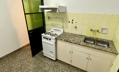 Departamento de 4 AMBIENTES ubicado en el Barrio Luz y Fuerza.