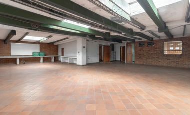 edificio en arriendo/venta en doce de octubre. Cod A27733