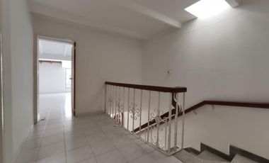 casa en venta en niza. Cod V26316