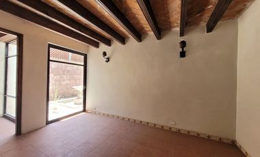 Casa en VENTA  o RENTA en Paseo de la Presa frente al parque Florencio Antillón