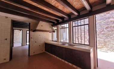 Casa en VENTA  o RENTA en Paseo de la Presa frente al parque Florencio Antillón