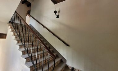 Casa en VENTA  o RENTA en Paseo de la Presa frente al parque Florencio Antillón