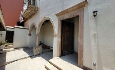 Casa en VENTA  o RENTA en Paseo de la Presa frente al parque Florencio Antillón