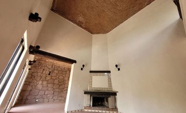 Casa en VENTA  o RENTA en Paseo de la Presa frente al parque Florencio Antillón