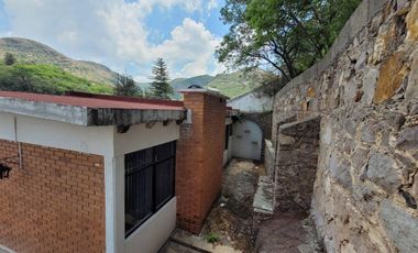 Casa en VENTA  o RENTA en Paseo de la Presa frente al parque Florencio Antillón
