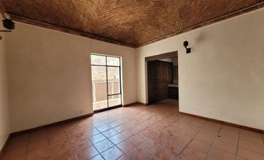 Casa en VENTA  o RENTA en Paseo de la Presa frente al parque Florencio Antillón