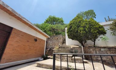 Casa en VENTA  o RENTA en Paseo de la Presa frente al parque Florencio Antillón