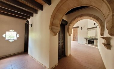 Casa en VENTA  o RENTA en Paseo de la Presa frente al parque Florencio Antillón