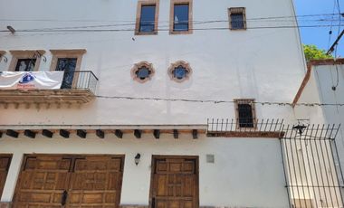 Casa en VENTA  o RENTA en Paseo de la Presa frente al parque Florencio Antillón