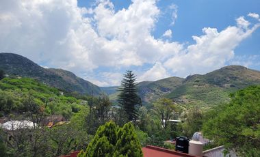 Casa en VENTA  o RENTA en Paseo de la Presa frente al parque Florencio Antillón