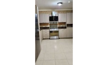 SE VENDE CASA DUPLEX EN ALTOS DE PANAM. AM