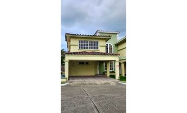 SE VENDE CASA DUPLEX EN ALTOS DE PANAM. AM