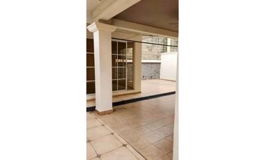 SE VENDE CASA DUPLEX EN ALTOS DE PANAM. AM