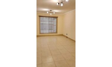 SE VENDE CASA DUPLEX EN ALTOS DE PANAM. AM