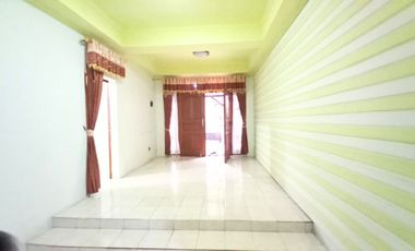 Rumah disewakan Jalan 1 Mobil agak lebar di Tebet Jaksel