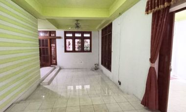 Rumah disewakan Jalan 1 Mobil agak lebar di Tebet Jaksel