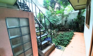 Rumah disewakan Jalan 1 Mobil agak lebar di Tebet Jaksel