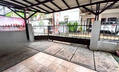 Rumah disewakan Jalan 1 Mobil agak lebar di Tebet Jaksel