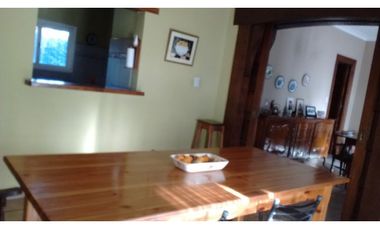 Chalet 5 ambientes en esquina. Garage/quincho zona Chauvin