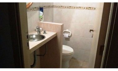 Chalet 5 ambientes en esquina. Garage/quincho zona Chauvin