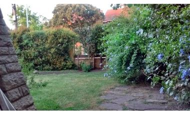 Chalet 5 ambientes en esquina. Garage/quincho zona Chauvin