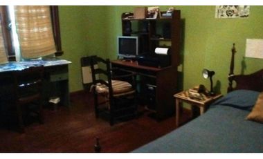 Chalet 5 ambientes en esquina. Garage/quincho zona Chauvin