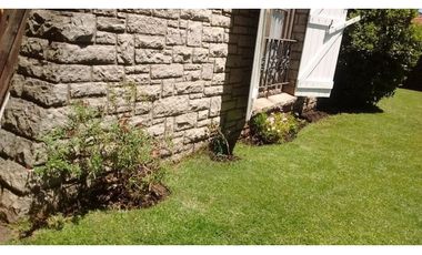 Chalet 5 ambientes en esquina. Garage/quincho zona Chauvin