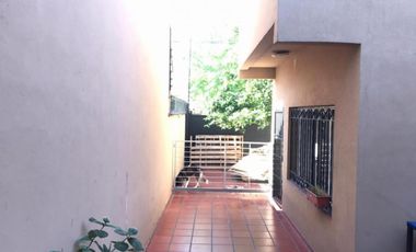 En Venta - Hermoso Chalet 6 Ambientes en Barrio Guemes