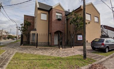 En Venta - Hermoso Chalet 6 Ambientes en Barrio Guemes