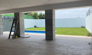 Adelante de plaza Averanda