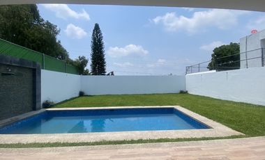Adelante de plaza Averanda