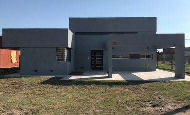 Casa en venta en Ibarlucea! A ESTRENAR! Dos dormitorios