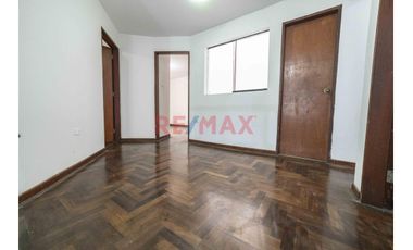 🏡🔑 ¡𝗢𝗣𝗢𝗥𝗧𝗨𝗡𝗜𝗗𝗔𝗗 Ú𝗡𝗜𝗖𝗔! Venta De Hermoso Departamento Tipo Casa En Mayorazgo - Límite Con La Molina 🌟