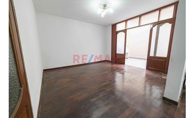 🏡🔑 ¡𝗢𝗣𝗢𝗥𝗧𝗨𝗡𝗜𝗗𝗔𝗗 Ú𝗡𝗜𝗖𝗔! Venta De Hermoso Departamento Tipo Casa En Mayorazgo - Límite Con La Molina 🌟