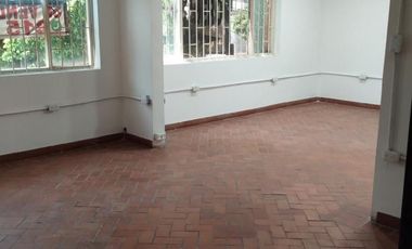 oficina en arriendo/venta en la playa. Cod V11013