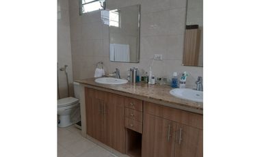VENDO DOS CASAS CON PISCINA EN SAN FRANCISCO