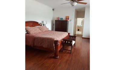 VENDO DOS CASAS CON PISCINA EN SAN FRANCISCO