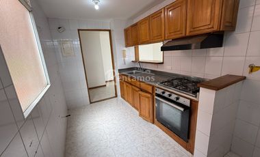 apartamento en arriendo en patio bonito. Cod A777063