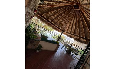 CASA EN VENTA A ORILLA DEL LAGO 