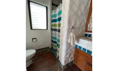 CASA EN VENTA A ORILLA DEL LAGO 