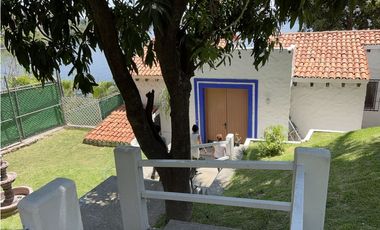 CASA EN VENTA A ORILLA DEL LAGO 