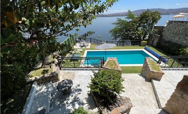 CASA EN VENTA A ORILLA DEL LAGO 