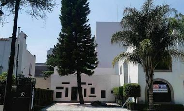 Edificio con locales comerciales en esquina en venta en Colonia Polanco sobre Av
