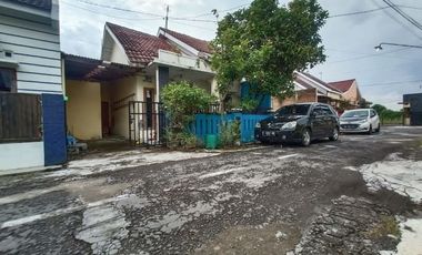 Rumah gagak sipat dekat colomadu
