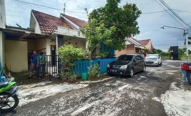 Rumah gagak sipat dekat colomadu