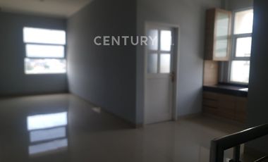 Rumah Di Singgasana  Jl Prahasta Barat.