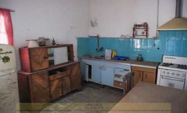 Casa Americana  a Modernizar en Loma Hermosa