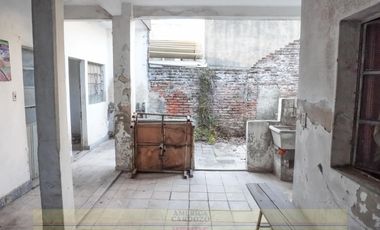 Casa Americana  a Modernizar en Loma Hermosa